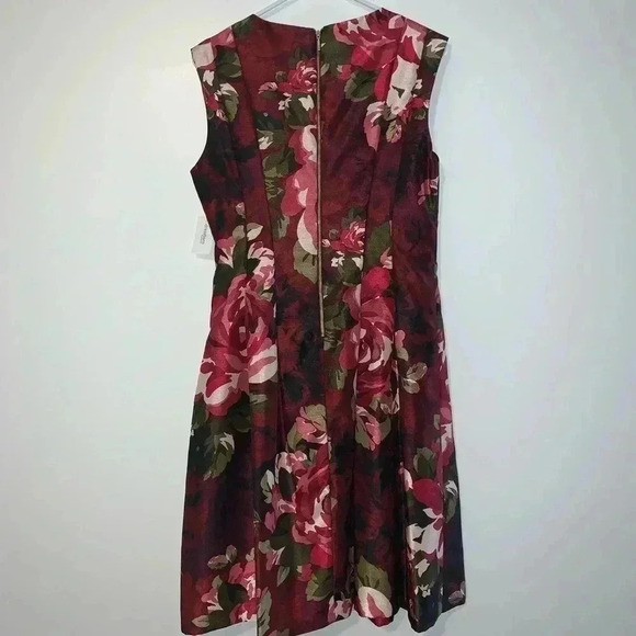 Roz & Ali Floral Sleeveless Box Pleated Dress​​​ - Picture 5 of 7